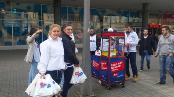 Aktivisti- volonteri tima Vuka Jeremića u Šapcu organizovali druženje sa građanima u centru grada