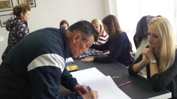 Prikupljanje potpisa podrške kandidaturi Vuka Jeremića na predsedničkim izborima u prostorijama stranke Zajedno za Srbiju