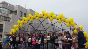 Nagrade pobednicima turnira u malom fudbalu i autorima najboljih literarnih i likovnih radova