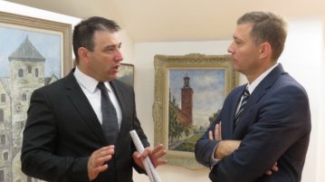 Hitno zaustaviti urušavanje građanskih i političkih prava i sloboda u opozicionim lokalnim samoupravama