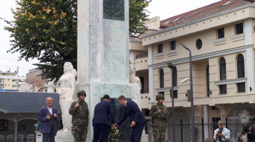 Položeni venci na spomenik žrtvama