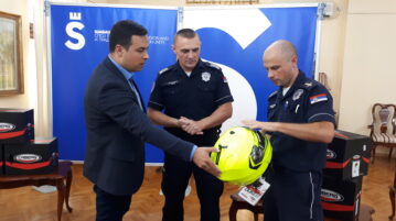 Odeljenju saobraćajne policije PU Šabac obezbeđene nove kacige